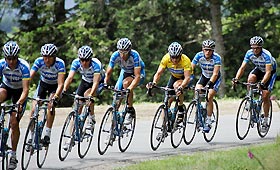 Discovery Channel team rider Lance Armstrong of the U.S. cycles with his team during the 171km (106 miles) 9th stage of the 92nd Tour de France cycling race between Gerardmer and Mulhouse, July 10, 2005. Rabobank team rider Mickael Rasmussen of Denmark won the stage and Armstrong lost the leader's yellow jersey to CSC team rider Jens Voigt of Germany.