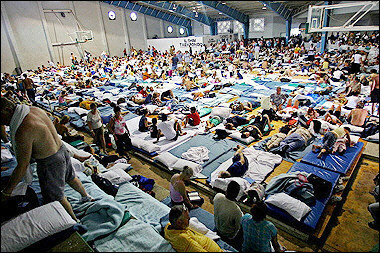 Hundreds of tourists evacuated from their hotels are sheltered in the gym of the Casa de la Cultura of the Lasalle, as Hurricane Emily battered the seaside resort of Cancun, southeastern Mexico(AFP