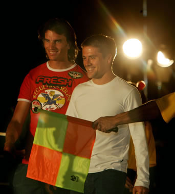 England's Michael Owen hits the green carpet with fellow Real Madrid star Paco Pavon. [AFP]