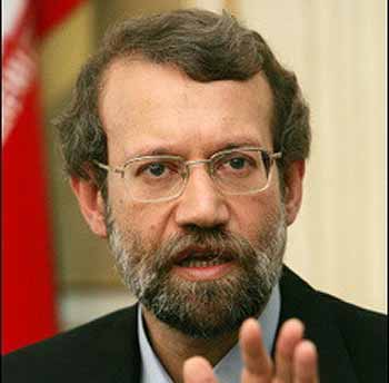 Iran's top nuclear negotiator Ali Larijani has arrived for talks with key US ally Pakistan amid threats that the row over Tehran's atomic programme could be referred to the UN Security Council.(