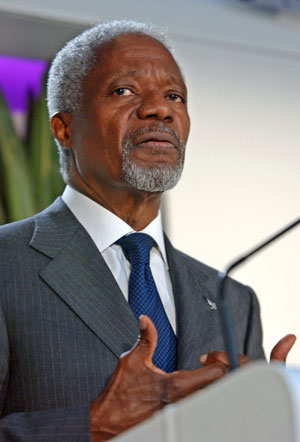 U.N. Secretary-General Kofi Annan speaks at the Clinton Global Initiative forum in New York September 17, 2005. The meetings, which run September 15 through 17, are an initiative led by former US president Bill Clinton to address poverty, climate change and other worldwide issues and will draw political leaders and activists from all over the world. 