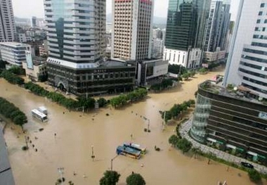 A general view of the flooded city centre of the Chinese city Fuzhou in Fujian province, eastern China October 3, 2005 after it was hit by Typhoon Longwang. 