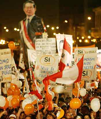 Supporters of former Peruvian president Alberto Fujimori celebrate the arrival of Fujimori in neighbouring country Chile, in Lima November 6, 2005. Fujimori, wanted in Peru on an international arrest warrant on human rights abuse and corruption charges, made a surprise visit to Chile on Sunday as he tried to relaunch his political career and run for president next year.