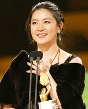 Lee Young-ae wins best actress