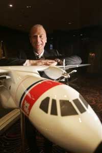 Thomas Enders, one of the joint CEOs of European Aeronautic Defence and Space Co., poses for a photographer at the company's investor meeting, Monday, March 13, 2006 in New York. [AP]