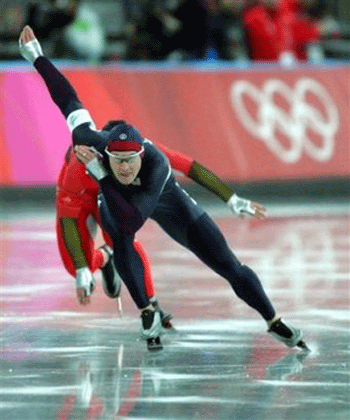 Yu Fengtong falls near men's 500m speed skating finish line, ranks 5th