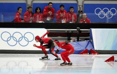 Yu Fengtong falls near men's 500m speed skating finish line, ranks 5th