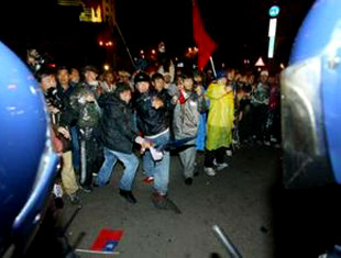 60,000 protest Chen Shui-bian in Taipei