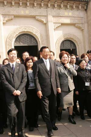 KMT leader pays tribute to Sun Yat-sen