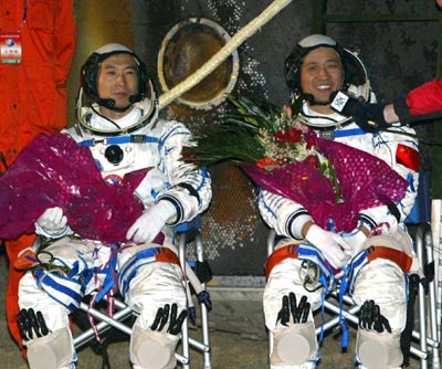 Astronauts now back home, new mission in 2007