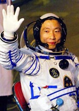 China's manned space mission 'complete success'