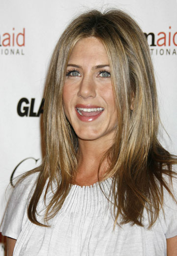 Aniston buys house in Hills