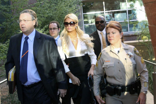 Paris Hilton admits cocaine possession