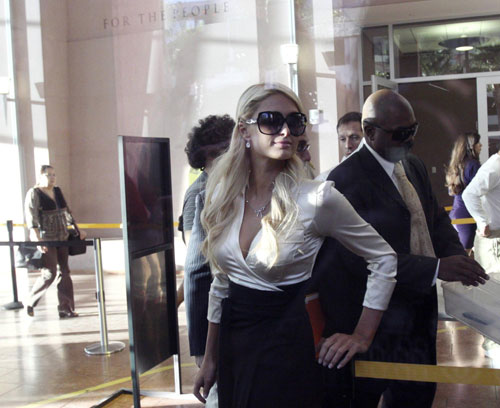 Paris Hilton admits cocaine possession