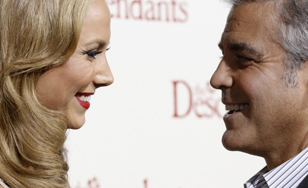 Clooney attends premiere of 'The Descendants'