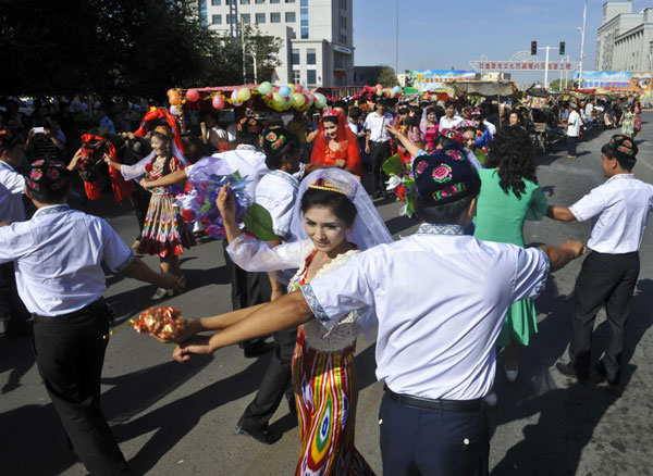 Group wedding ceremony held in NW China