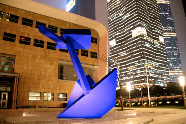 Bird-like sculpture hits Guagnzhou