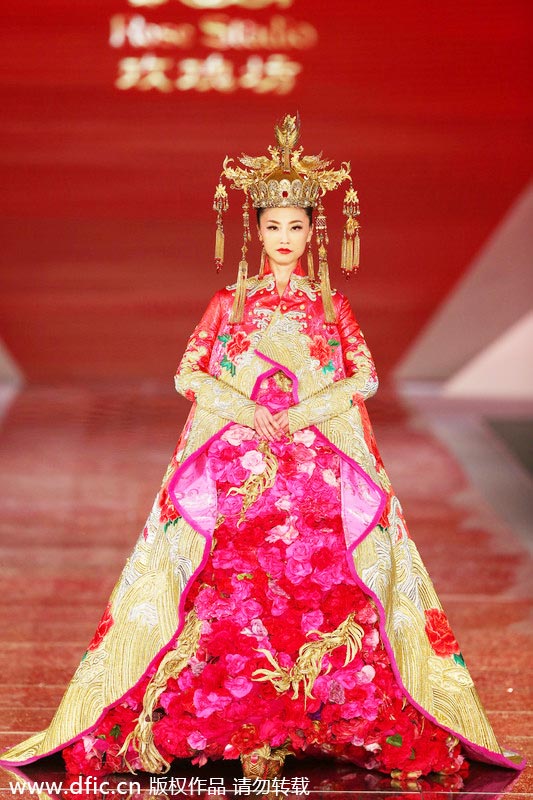 Traditional Chinese wedding dresses presented in Shanghai