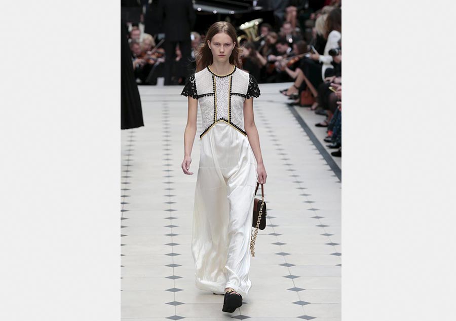 LFW: Burberry Prorsum Spring/Summer 2016 collection