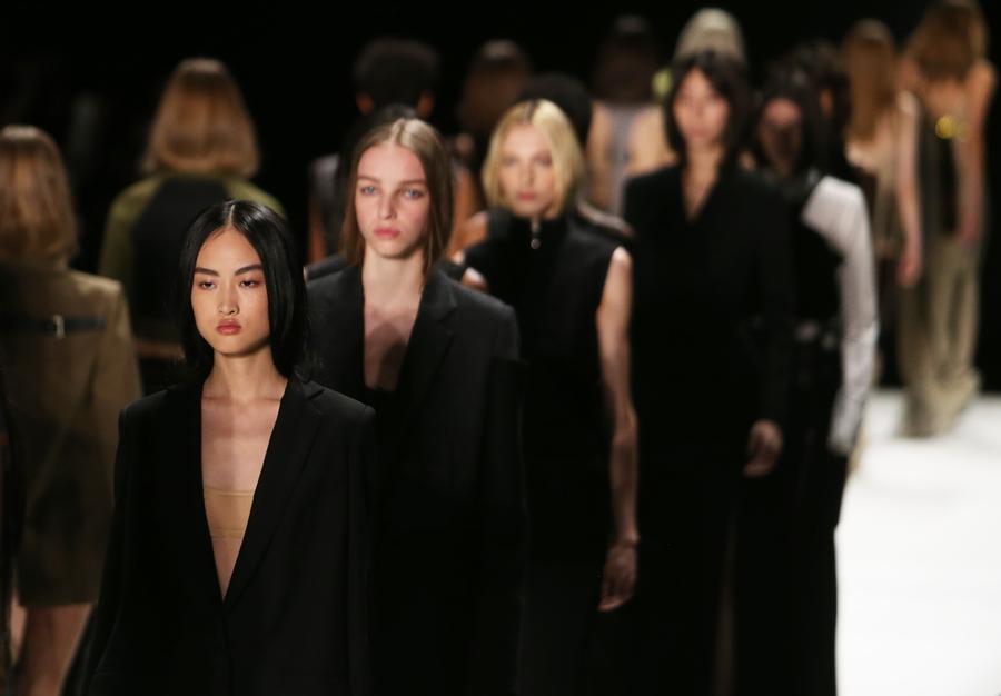 VERA WANG 2016 Fall/Winter collection at NY Fashion Week