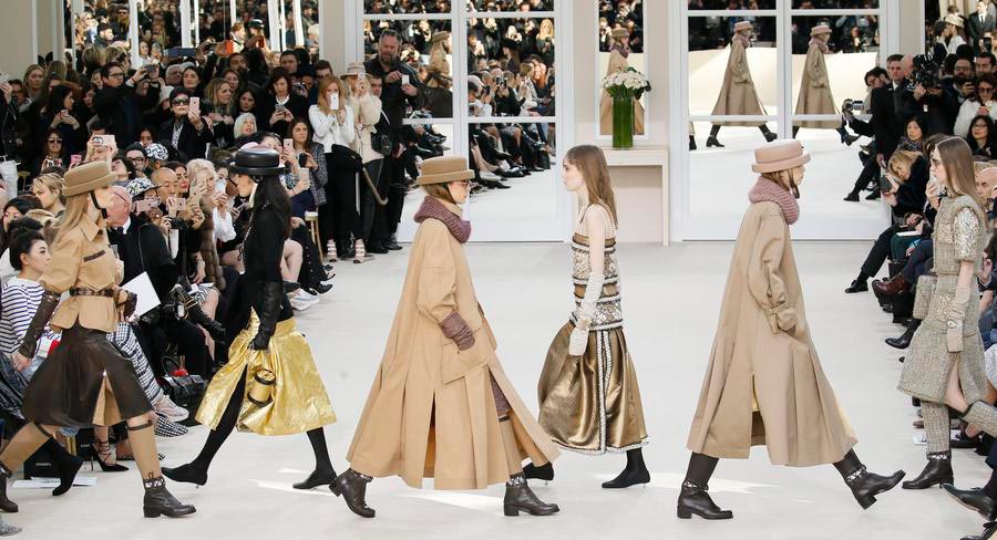 Paris Fashion Week: Chanel Fall/Winter 2016/2017