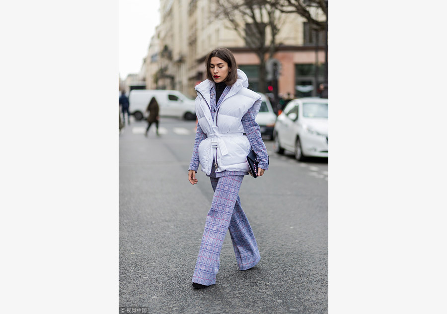 Comfortable chic in cold: White puffer coats