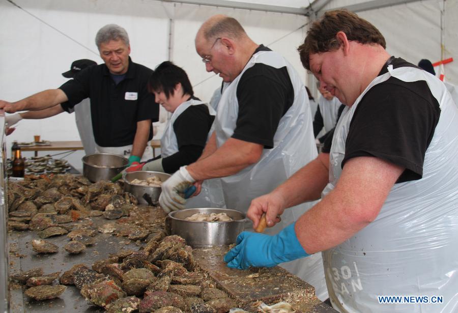 Oysters draw thousands to Bluff, New Zealand