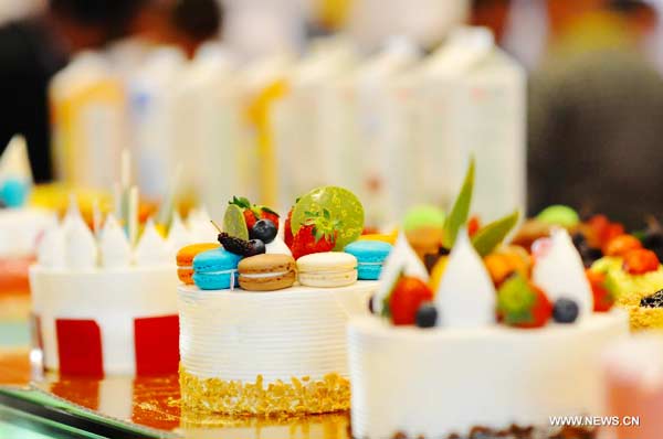 Delicate desserts displayed at Beijing exhibition