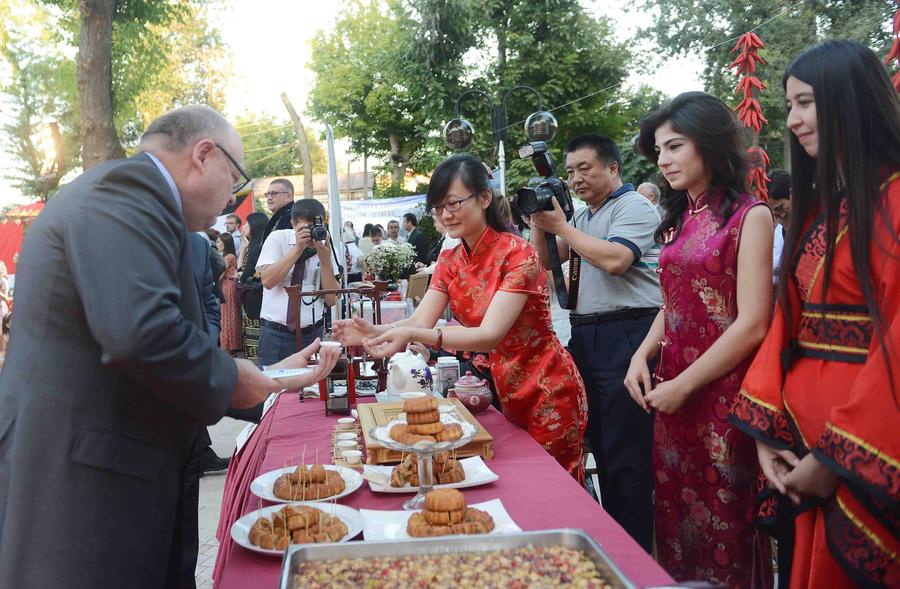 Chinese delicacies appear at food festival in Uzbekistan