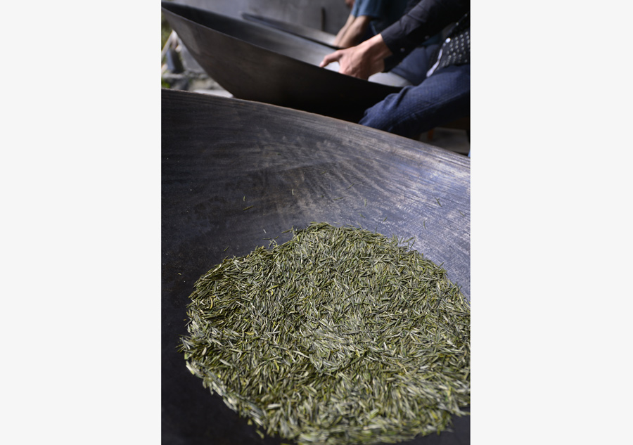 Tea making in C China's Hubei