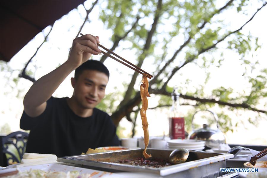 Hot pot restaurant in Chongqing jujube forest