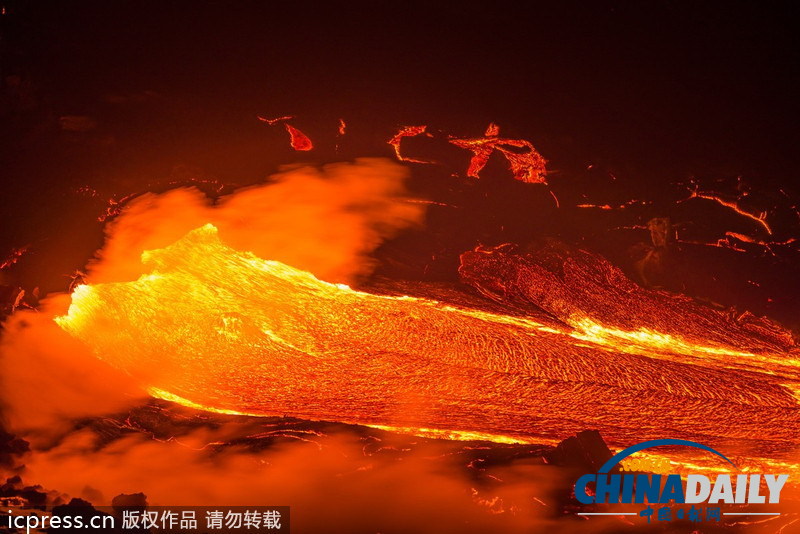 俄羅斯攝影師抓拍火山“由死變活”壯麗景觀