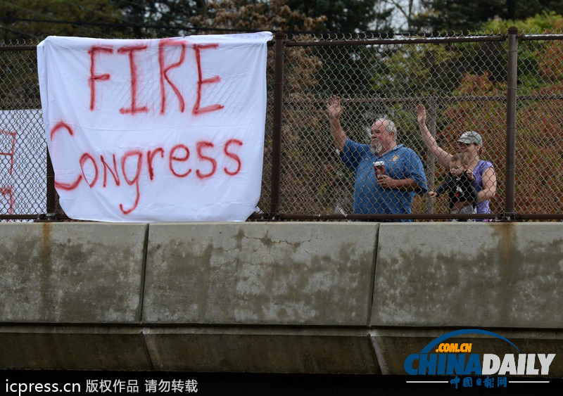 美國(guó)民眾抗議政府關(guān)門 “超人”現(xiàn)身助陣