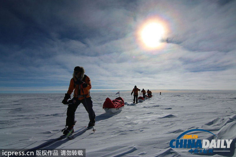 哈里王子向著南極前進(jìn) 胡子濃密男人味十足