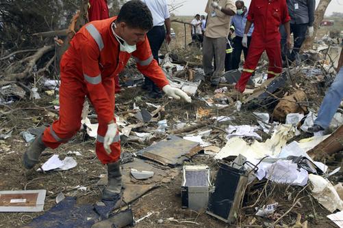 利比亞客機(jī)墜毀103人死亡10歲男孩幸存（多圖）