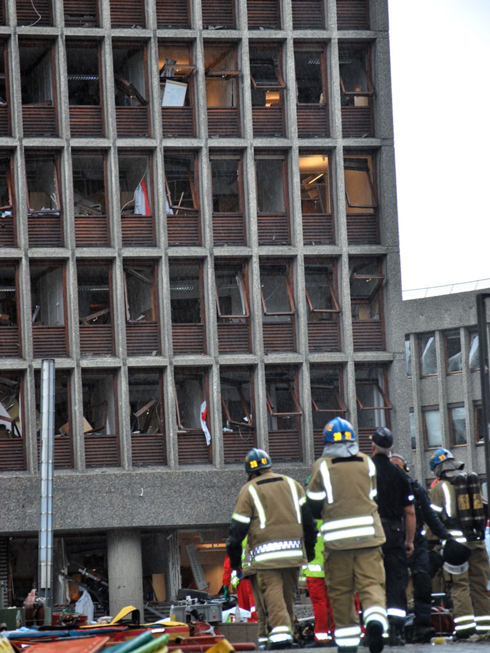 政府大樓驚魂：汽車炸彈爆炸致7人死亡