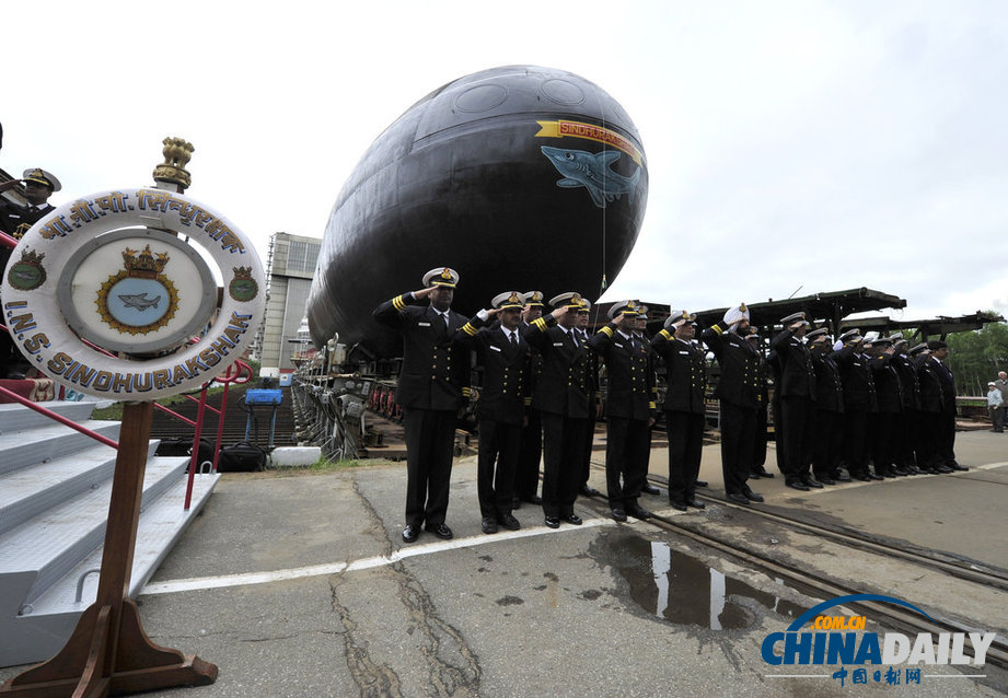 印度海軍潛水艇孟買基地爆炸起火 18人失蹤<BR>