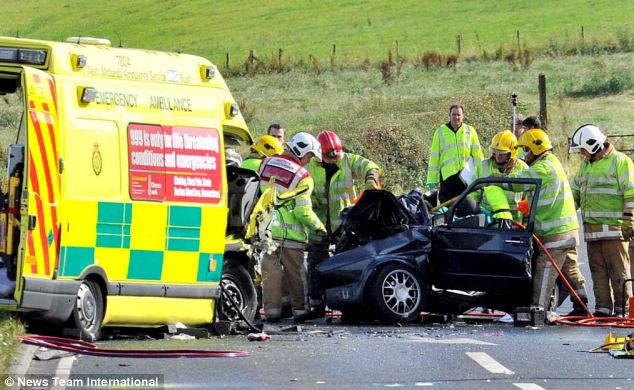 英國(guó)上演現(xiàn)實(shí)版“死神來了” 車禍傷者搭乘救護(hù)車竟再遇車禍