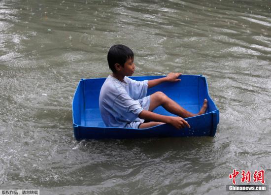 菲律賓9省市遭暴雨襲擊宣布進入災難狀態(tài)