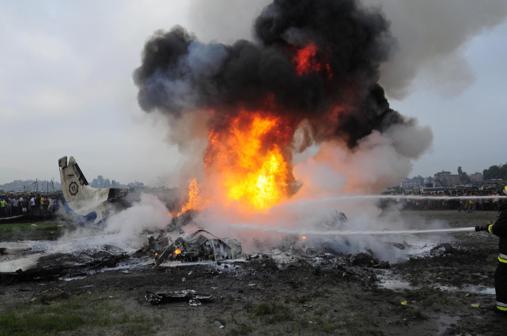 尼泊爾小型客機(jī)墜毀19人遇難 包括4名中國(guó)公民和1名美籍華人