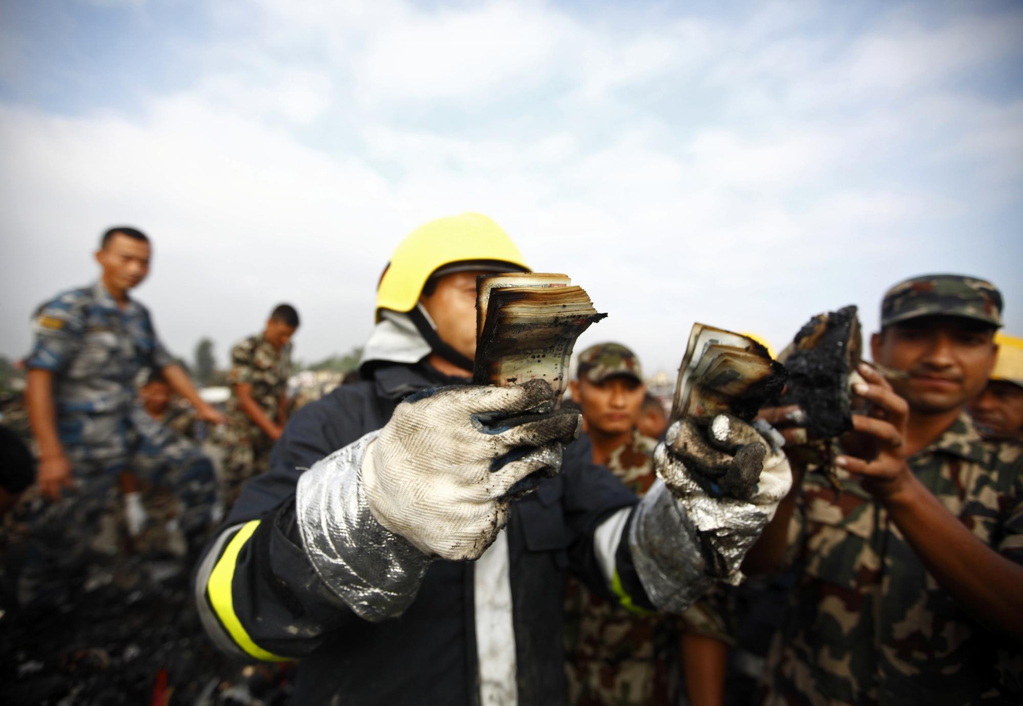 尼泊爾小型客機墜毀19人遇難 包括4名中國公民和1名美籍華人