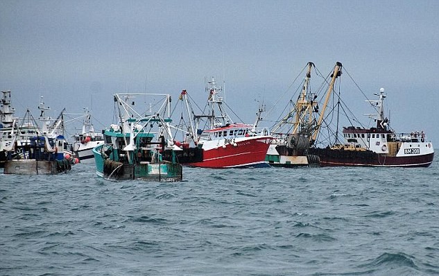 英法近50艘漁船在諾曼底海域爆發(fā)沖突 法軍出面干預事件或?qū)⑸? width=