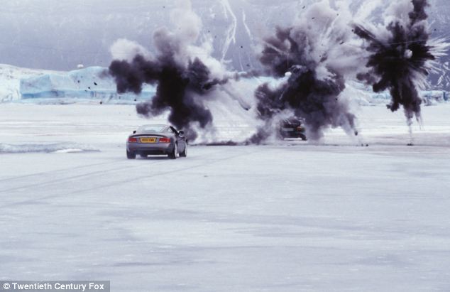 日本“透明汽車”技術助司機車內(nèi)觀外景 可避免倒車時發(fā)生慘劇