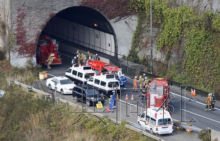 日本高速公路隧道崩塌 2人受傷7人或被困