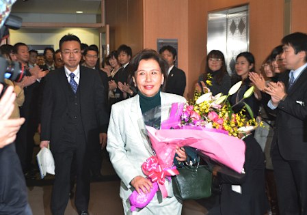 田中真紀(jì)子卸任文部科學(xué)省大臣 調(diào)侃開(kāi)始老太婆假日