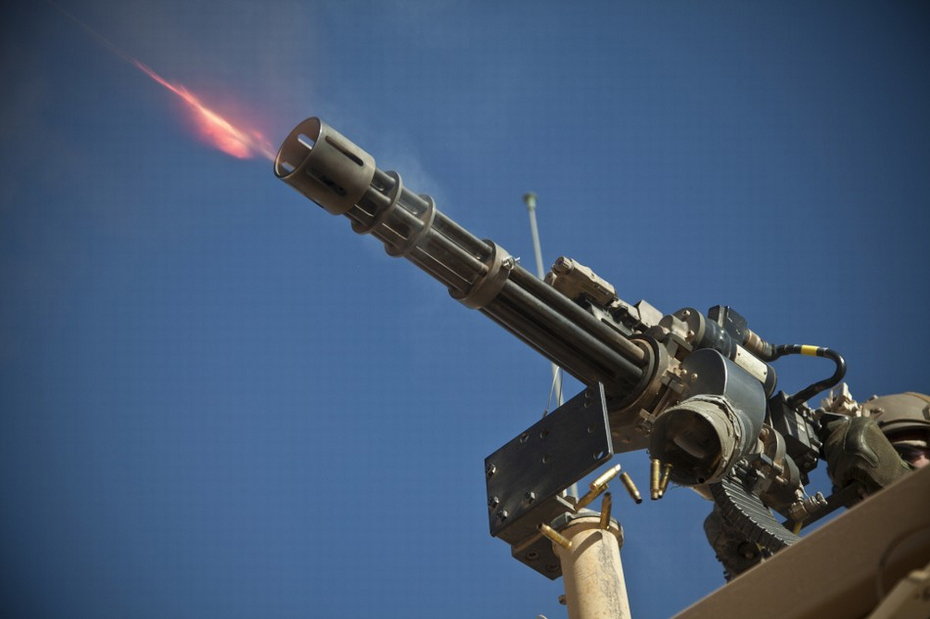 火力強勁！實拍美軍車載多管機槍實彈射擊