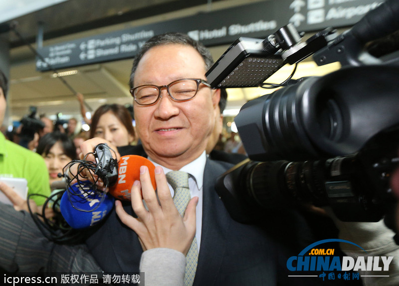 韓亞航空社長抵舊金山 遭媒體圍堵寸步難行（組圖）