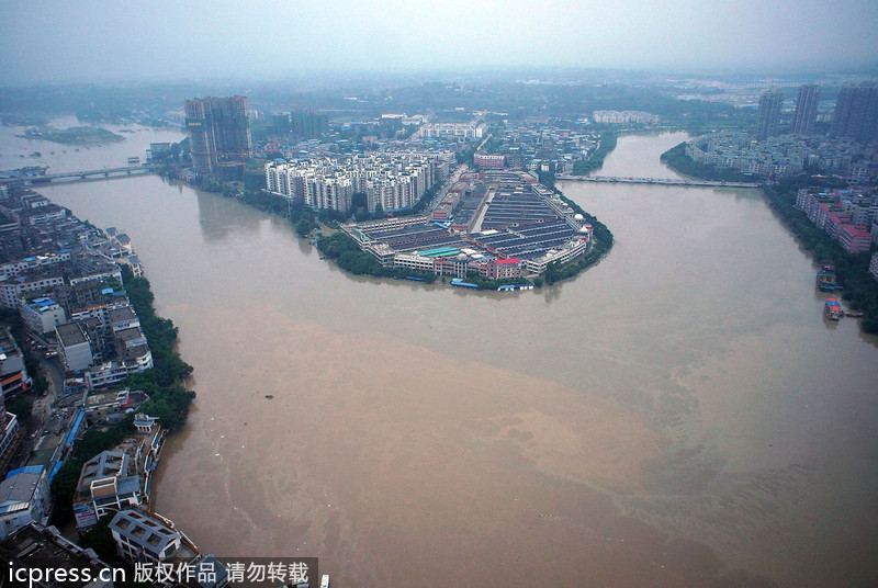 航拍新一輪洪峰過(guò)金堂 老縣城趙鎮(zhèn)再次被淹沒(méi)