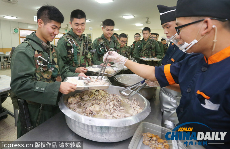 美味大補超幸福！韓國陸軍訓(xùn)練食譜加入鮑魚參雞湯