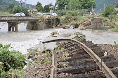 日本強(qiáng)降雨致1人死亡3人失蹤 政府將赴災(zāi)區(qū)調(diào)查